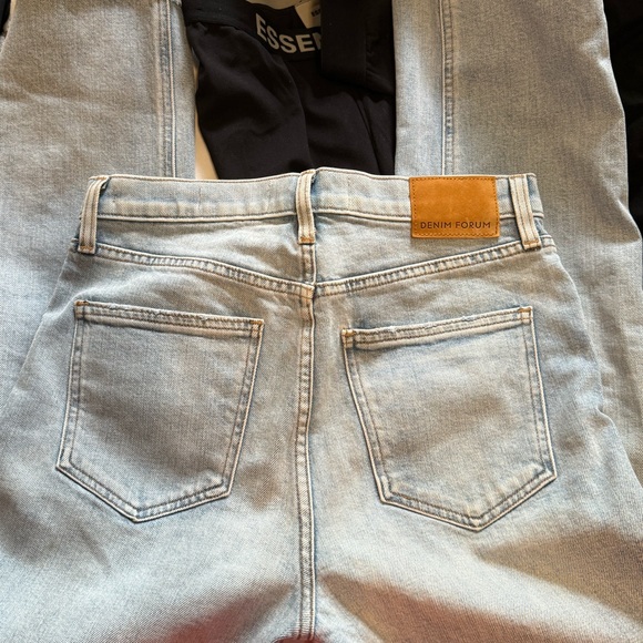 Denim forum - 
The Arlo Hi-Rise Straight Jean size 27 - Picture 7 of 7